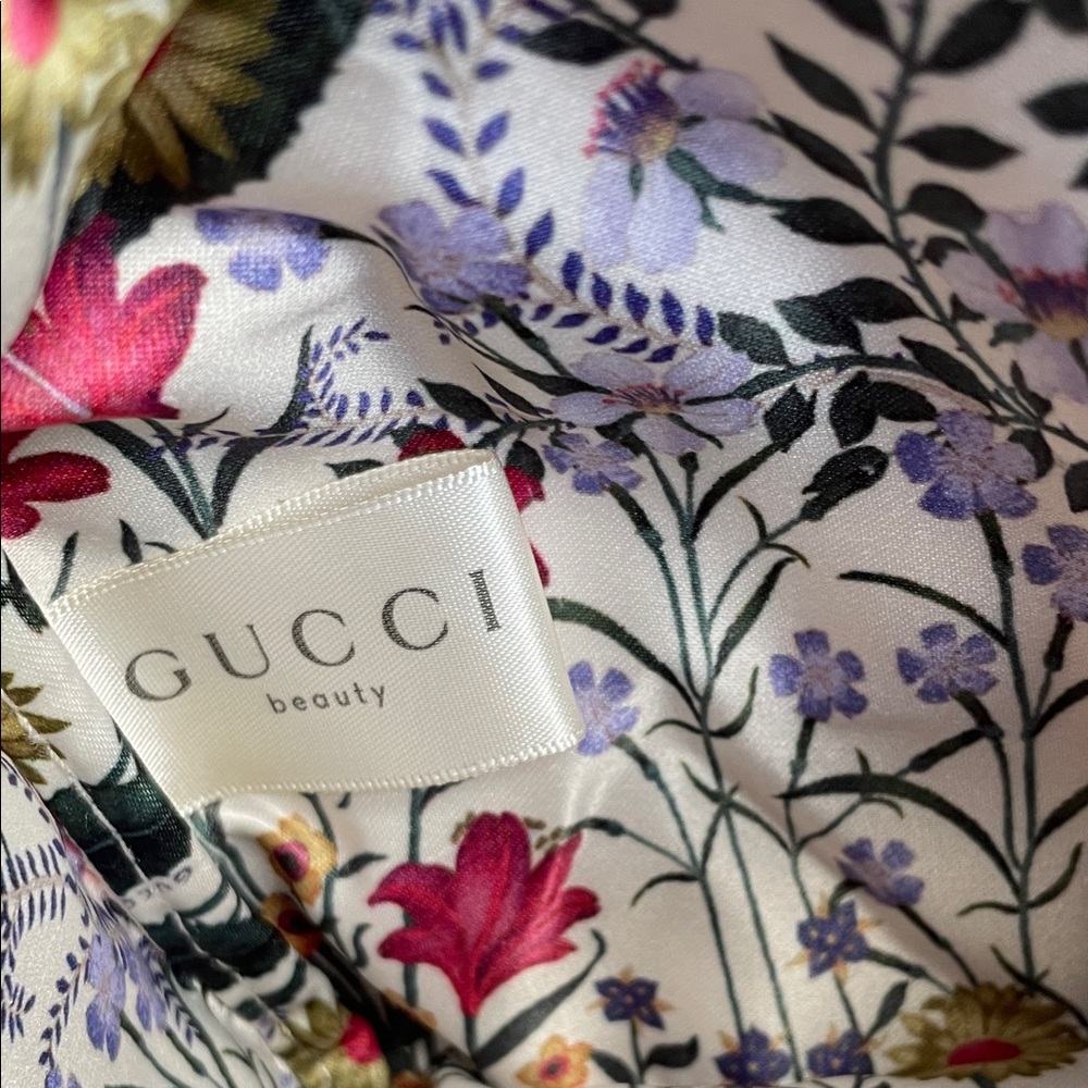 Gucci Beauty Pink Satin Cosmetic Pouch with Gold Logo - Picture 6 of 16